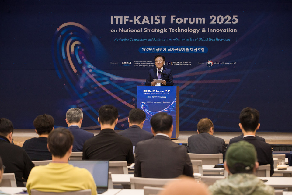 ‘국가전략기술 혁신포럼’에서 축사를 하는 유상임 과기정통부 장관 /사진제공=과학기술정보통신부