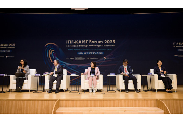 ‘국가전략기술 혁신포럼’ 패널들 /사진제공=과학기술정보통신부