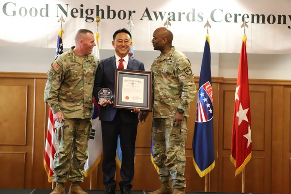 이충우 여주시장 주한미군 ‘좋은 이웃 상’ 단체 부문 베스트 오브 베스트 수상  /사진제공=여주시