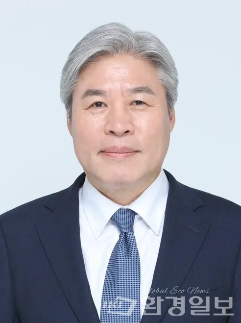 환경 운동가 출신이자 에너지환경정책학 박사 출신인 제22대 조국혁신당 서왕진 의원은 해상풍력특별법 제정을 주도하는 등 재생에너지 전환과 기후대응에 대해 두각를 나타내고 있다. /사진=서왕진 의원실