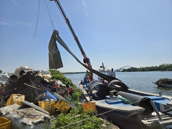 평택호 자율관리어업공동체 평택호 폐어망 수거 등 환경정화 활동  /사진제공=평택시