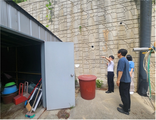 시는 6월12일 산림 인접 지역 사회복지시설을 찾아 자연재난 대비 태세를 점검했다. /사진제공=부산시 