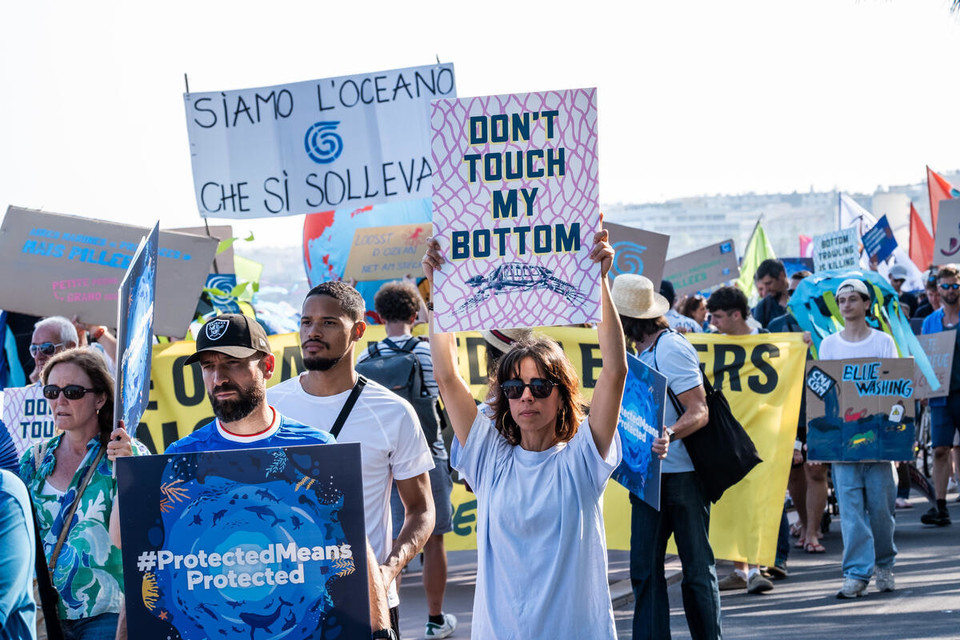 프랑스 니스에서 열린 블루행진(Blue March)에 참여한 시민들 /사진제공=그린피스 