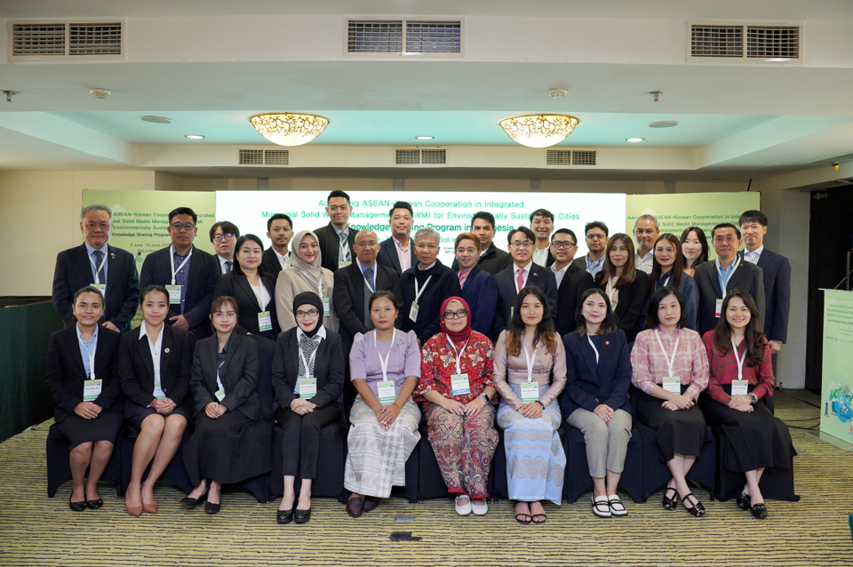 한국환경공단 인도네시아 발리에서 아세안 10개국 공직자 약 30명을 초청해 ‘2차 년도 아세안 폐기물관리 역량강화 지식공유’ 현지 연수를 진행했다. /사진제공=한국환경공단