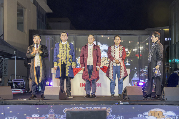 사진 좌부터 이종호 중구의회의장, 김정헌 중구청장, 유정복 인천시장, 배준영 국회의원이 개회식에 근대 복장을 착용하고 인사말을 진행하고있다/사진제공=중구의회