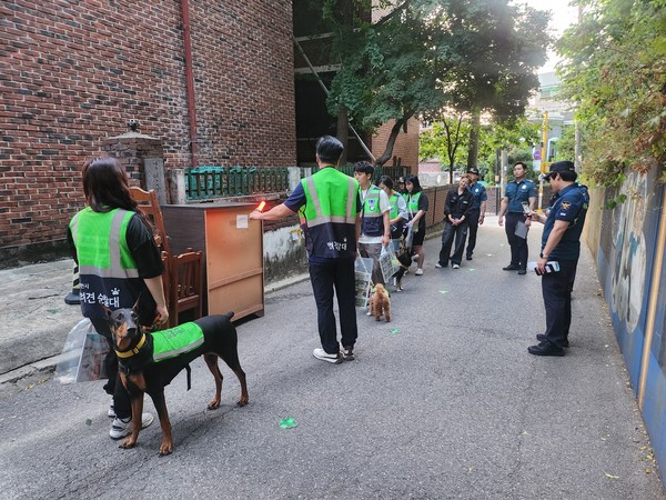 부천시 반려견 순찰대의 합동 순찰 활동  /사진제공=부천시