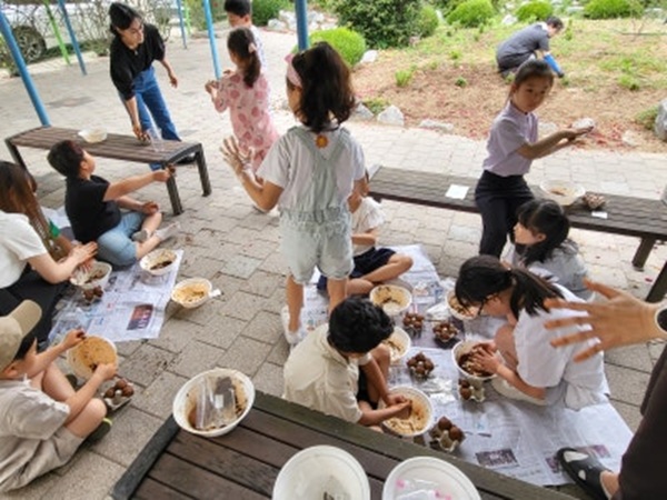 탄소중립 교육에 참가한 학생들  /사진제공=의성군