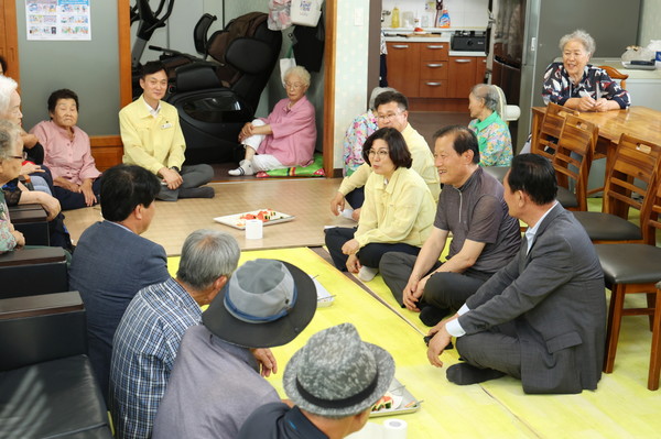 안성시 여름철 폭염 대비 무더위쉼터 현장점검 실시 (죽산면 서부마을 경로당) /사진제공=안성시