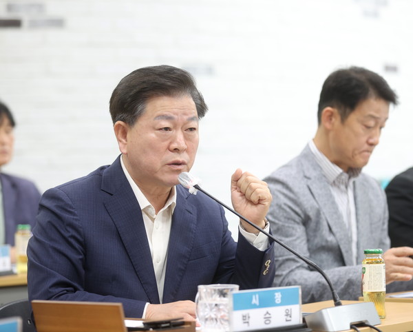 박승원 광명시장 ‘신안산선 붕괴사고현장 복구공사 현안간담회’에 참석 /사진제공=광명시