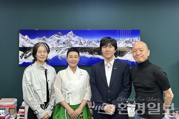 김재원 의원(왼쪽 두 번째)이 무용 관계자들과 기념촬영을 하고 있다. /사진제공=김재원 의원실