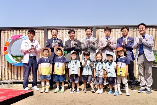 한국환경보전원과 현대차, 아산시가 함께 철새서식지를 복원하고 시민 체험 중심의 생태공간을 조성하는 민관협력 환경복원사업을 완료했다. /사진제공=한국환경보전원