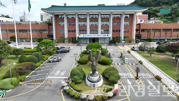 김해시는 명확한 업무 분장을 놓고 도시계획과와 농업정책과 담당 주무관의 얘기는 달랐고 취재 내내 만나 소통하지 않고 공문을 주고 받으며 의견을 전달하는 것에 그쳤다. /사진제공=김해시 