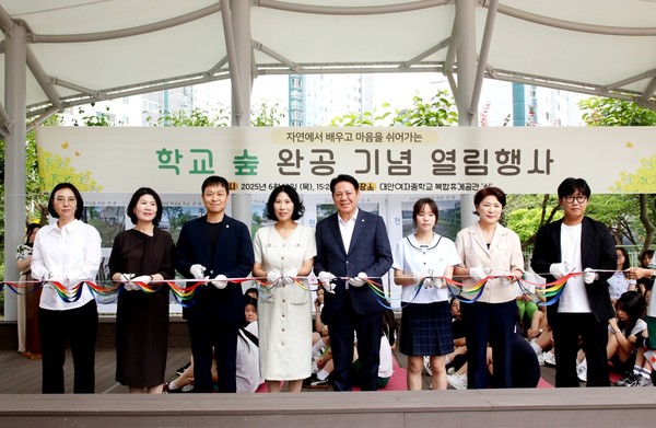 대안여중에서 열린 학교숲 완공 기념식 /사진제공=안양시