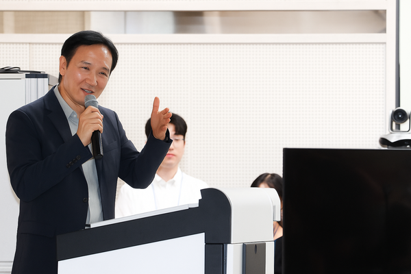 '춘계학술대회’에서 기조강연하는 임태희 교육감 /사진제공=경기도교육청