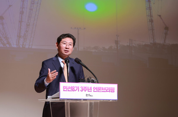 이상일 시장이 23일 시청 에이스홀에서 민선8기 3주년 언론브리핑을 개최했다. /사진제공=용인특례시