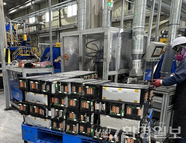 재활용 시장이 아직 수익성 위주로만 돌아가는 한계, 폐배터리 회수량 부족, LFP 등 폐배터리 순환에 대한 대책이 시급하다는 목소리가 높다. /사진제공=성일하이텍