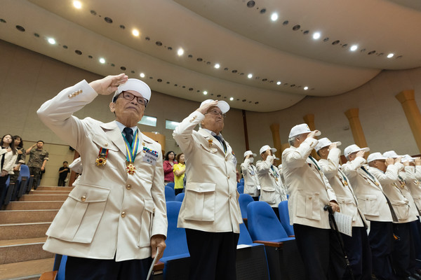 경기도, '6·25전쟁 제75주년 행사'에 참석한 참전유공자들 /사진제공=경기도