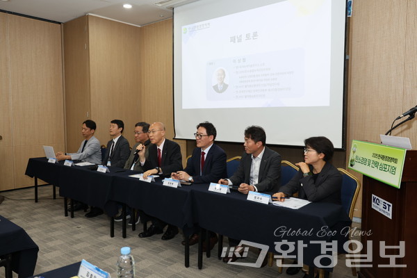 탄소경영 전략 논의에서 전문가들은 저탄소 전환, 금융·정책 인프라 개선, AI·데이터 기반 대응의 중요성을 한목소리로 강조했다. /사진=박준영 기자