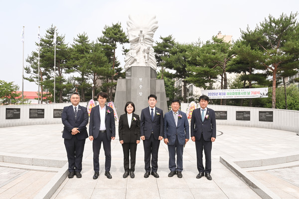 화성특례시의회 참석 의원 기념 사진  /사진제공=화성특례시