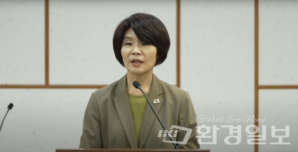 한정애 의원(전 환경부 장관)은 “탄소는 개인과 기업, 그리고 국가가 공동으로 책임져야 할 대상”이라고 강조했다.
