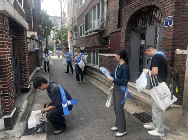 빗물받이 정화활동 /사진제공=한국상하수도협회