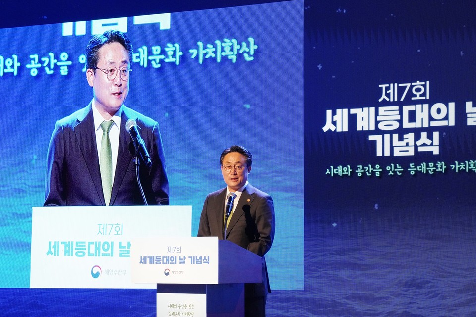 ‘제7회 세계등대의 날’ 기념식에서 축사를 하는 강도형 장관 /사진제공=해양수산부