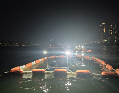 한강 영동대교 부유식 트랩(바지선)의 모습 /사진제공 = 서울시청