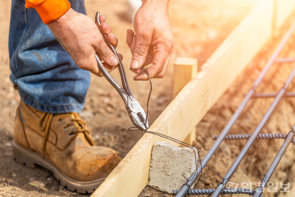 ‘기후위기 시대, 근로자 폭염재해 예방을 위한 정책토론회’는 기후변화가 심화되면서 늘어나는 폭염 피해에 대응하기 위한 법·제도 정비와 현장 적용 방안을 심도 있게 논의하기 위해 산업안전보건 전문가, 학계, 행정부처 관계자 등 80여 명이 참석했다. /사진=환경일보 DB