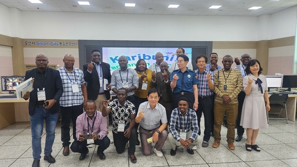 탄자니아 고위 공무원, 오산시 스마트시티 통합운영센터 방문 기념 사진 /사진제공=오산시