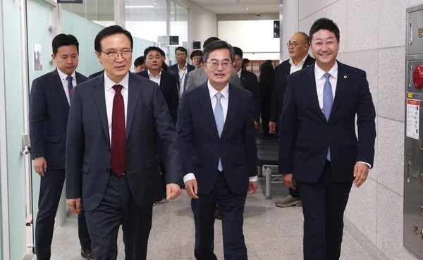 김진경 의장, 김동연 지사·임태희 교육감과 ‘협치’ 현장 점검 /사진제공=경기도의회