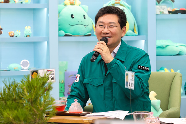 17일 시청에서 열린 제13회 안전문화살롱에서 이상일 시장이 발언하고 있다 /사진제공=용인특례시