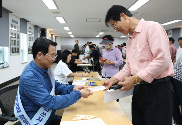 민생회복 소비쿠폰(1일차 강진읍사무소) / 사진제공=강진군