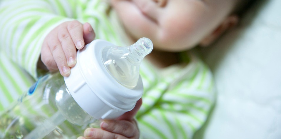 한 유아용 젖병세척기에서 내부 부품 파손으로 인한 미세플라스틱 유입 가능성이 제기돼 부모들의 걱정이 커지고 있다. /사진=환경일보DB