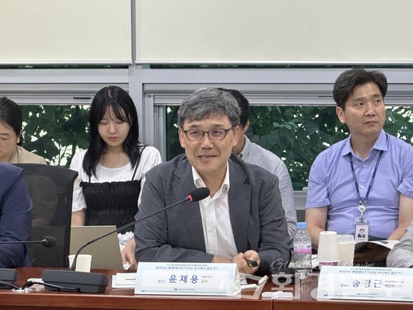 윤제용 서울대 교수는 탄소중립은 단순한 감축이 아닌 자원 활용 구조 전환 전략이라며, 전기 이외 분야 공백을 메울 환경에너지의 적극적 활용과 정책적 재정의가 필요하다고 강조했다. /사진=박준영 기자