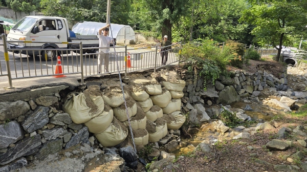 아산시 수해복구 위해 공공시설 피해지역에 인력 추가 투입 /사진제공=아산시