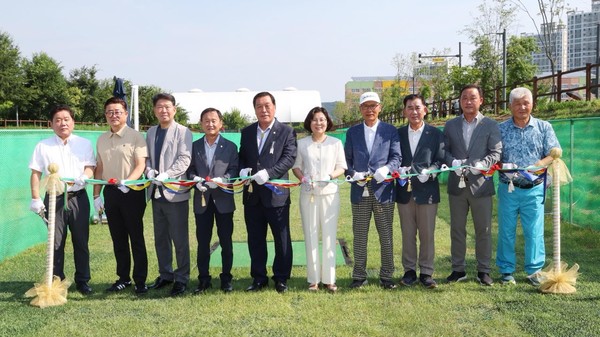 아양근린공원 파크골프장 개장식 사진. /사진제공=안성시