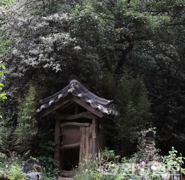 2011 영국 첼시 플라워쇼 ‘해우소' /사진제공=황지해 작가 