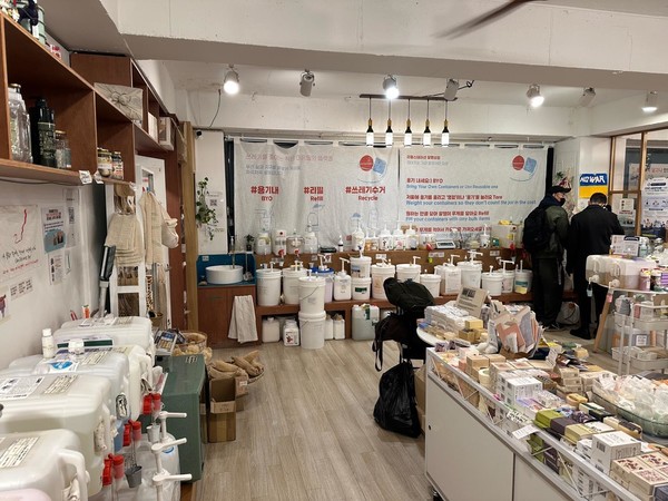 망원동 제로웨이스트숍 알맹상점 /사진=박준영 기자