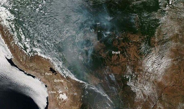 NASA에서 공개한 2019년 브라질 아마존 산불 위성사진 /자료출처=NASA 