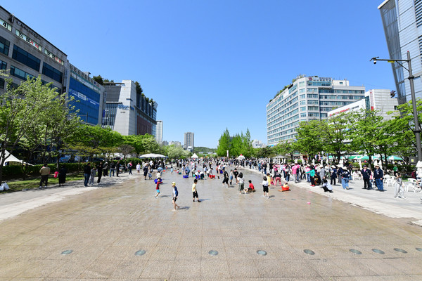 안산시 문화광장에 마련된 물놀이터 /사진제공=안산시