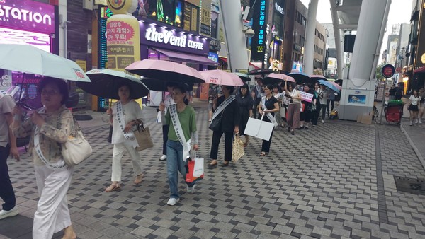 대전 0시 축제 개막을 앞두고 바가지요금 근절 캠페인 장면