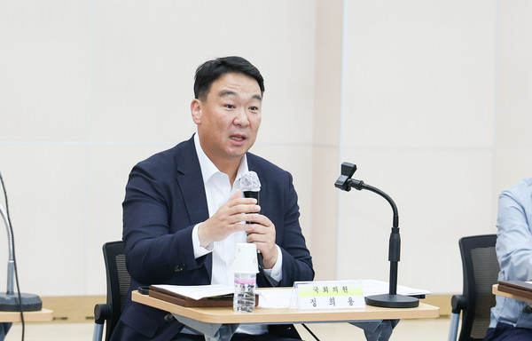 정희용 의원이 성주군농업기술센터에서 '한미 관세협상 결과, 과채류 검역 절차 관련 간담회'에 참석해 정부 대응 방향을 논의하고 있다. /사진제공=정희용 의원실