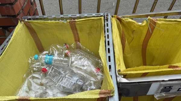 공동주택 투명페트병 분리 배출·수거 현장  /사진제공=경산시