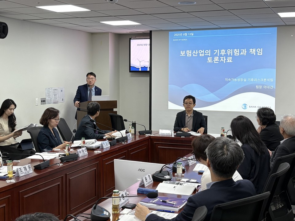 13일 ‘일상화된 재해, 보험 산업의 기후위험과 책임’ 세미나가 국회의원회관에서 열렸다. /사진제공=기후솔루션