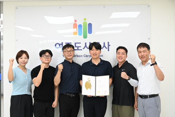 여주도시공사 직원, 대한적십자사 ‘헌혈 은장’ 수여  /사진제공=여주도시공사