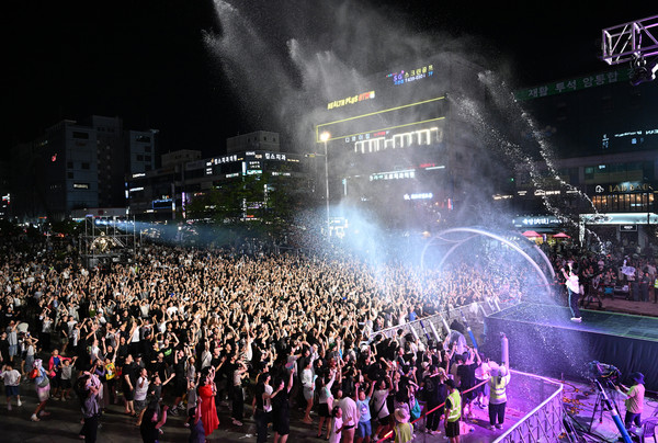 물대포와 함께하는 광장 클럽(DJ 파티)  /사진제공=안산시