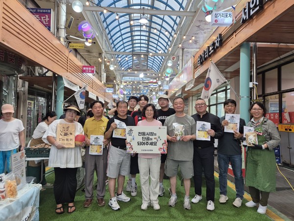 ‘안성 장마당 축제’에 대한 시민들의 관심과 참여를 독려하는 ‘전통시장 단골 되기 캠페인’ 전개 /사진제공=안성시