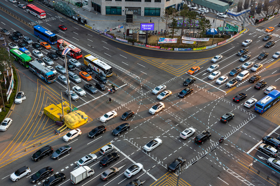 수송 부문의 배출량은 9746만톤으로, 경유차는 4.2% 감소했으나 무공해차 보급의 둔화와 휘발유 사용 차량의 증가로 전년 대비 0.4% 감소에 그쳤다. /사진=환경일보DB