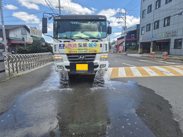 폭염 취약시간대 현장 순찰 ·살수차 운영 /사진제공=경산시