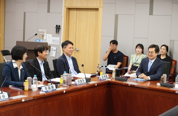 김동연 지사, ‘지속가능 미래도시와 국가 AI 경쟁력 강화’ 토론회 참석 /사진제공=경기도